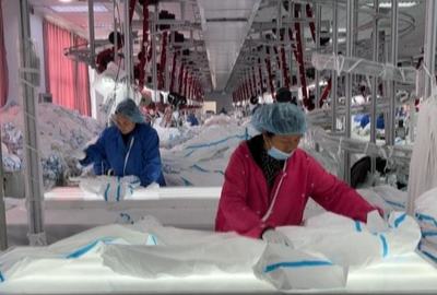 湖北比帆制衣:開(kāi)足馬力生產(chǎn) 支援疫情防控